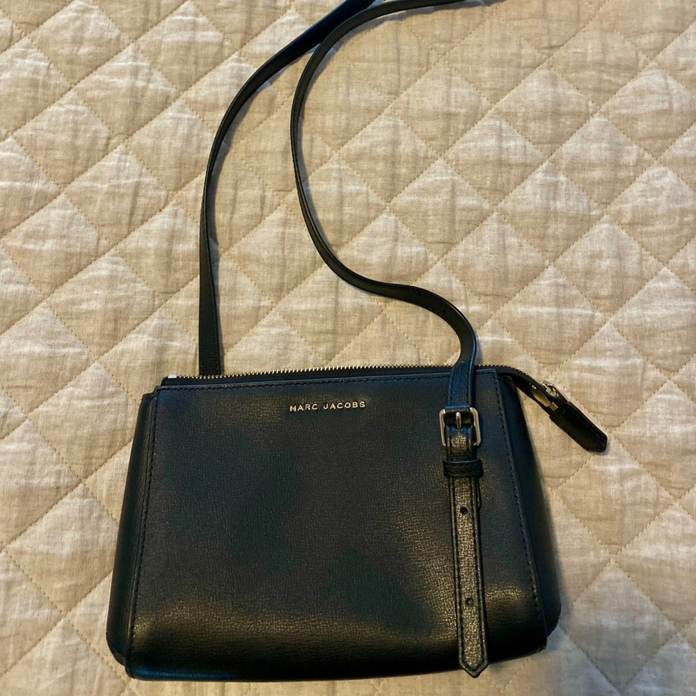 Marc Jacobs Black Crossbody Bag Sleek Design